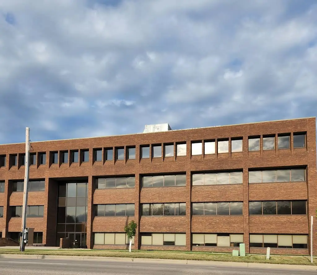 Cedar Rapids Endodontics P.C. - Professional dental clinic exterior with modern facilities