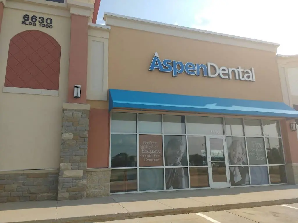Aspen Dental - West Des Moines, IA - Galleria - Professional dental clinic exterior with modern facilities