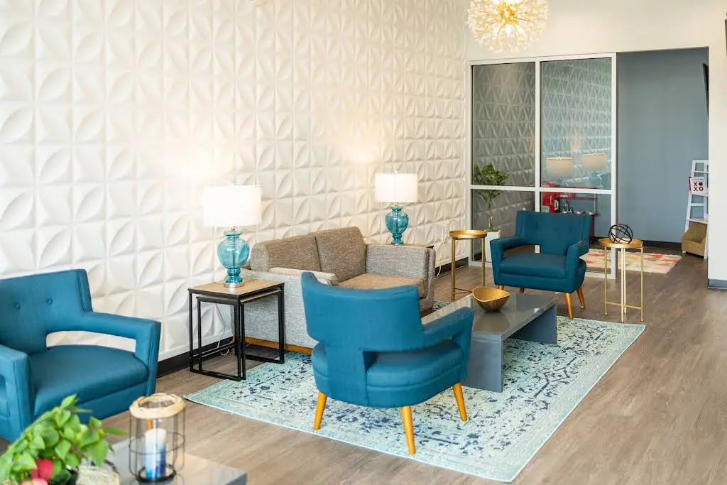 Dale City Smiles - Professional dental clinic exterior with modern facilities