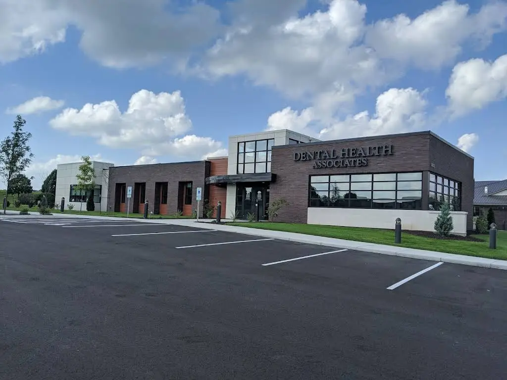 Dental Health Endodontics - Sun Prairie Clinic - Professional dental clinic exterior with modern facilities