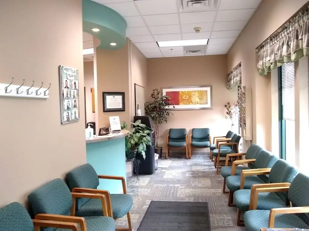 Midwest Dental - Madison University - Professional dental clinic exterior with modern facilities