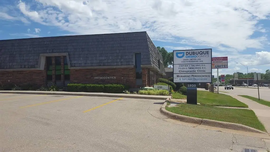 Morarend Periodontics and Implant Dentistry - Professional dental clinic exterior with modern facilities