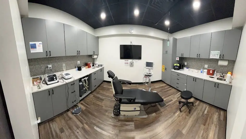 Iowa Wisdom Teeth - Professional dental clinic exterior with modern facilities
