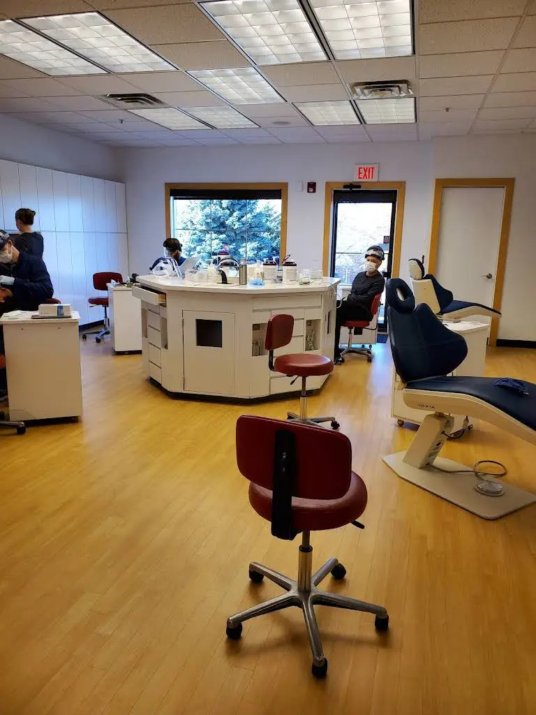 Welge Orthodontics - Professional dental clinic exterior with modern facilities