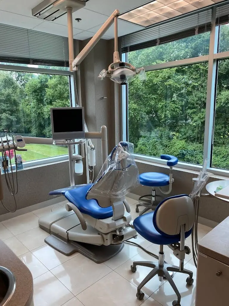 VA Smile Makers - Professional dental clinic exterior with modern facilities