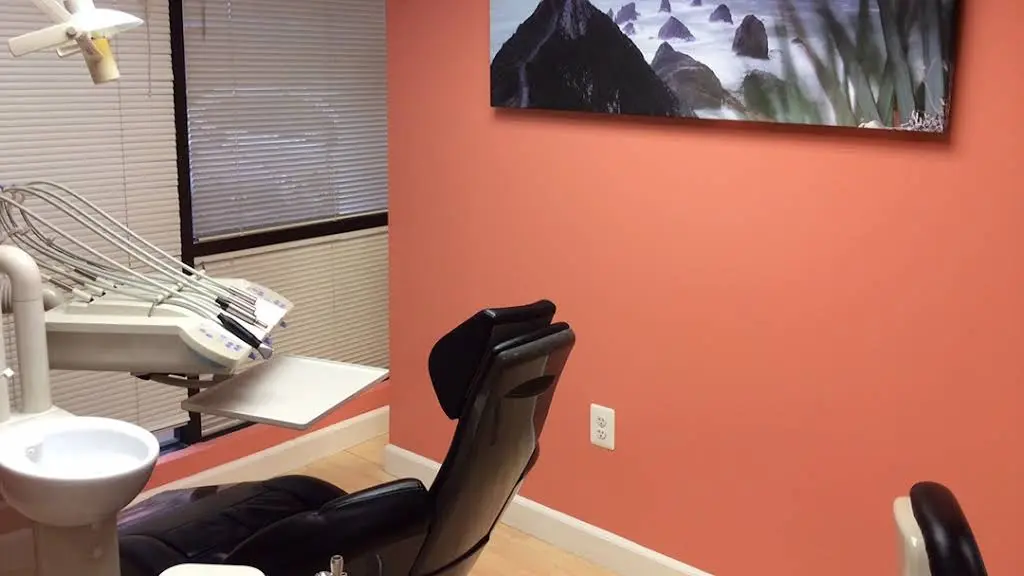 Bryan L. Grimmer, DDS - Professional dental clinic exterior with modern facilities