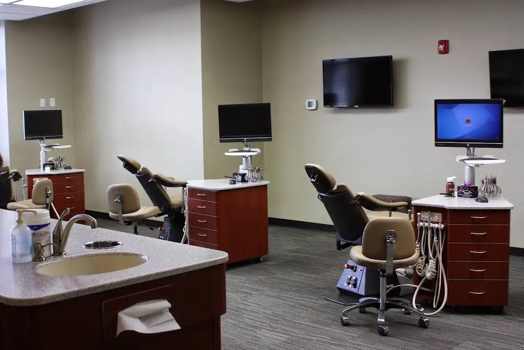 Parks, Schmit, & Fuller Orthodontics, PC - Professional dental clinic exterior with modern facilities