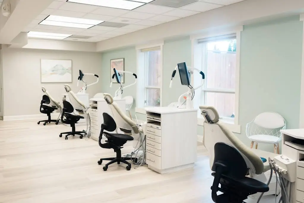 Annapolis Orthodontics - Professional dental clinic exterior with modern facilities