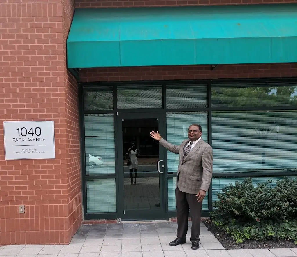 Dr. Ricardo C. Kimbers - Professional dental clinic exterior with modern facilities