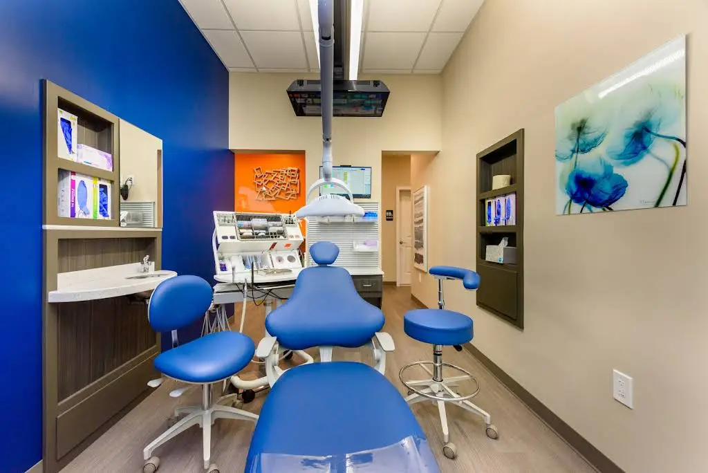 Wellwood Family Dentistry - Professional dental clinic exterior with modern facilities