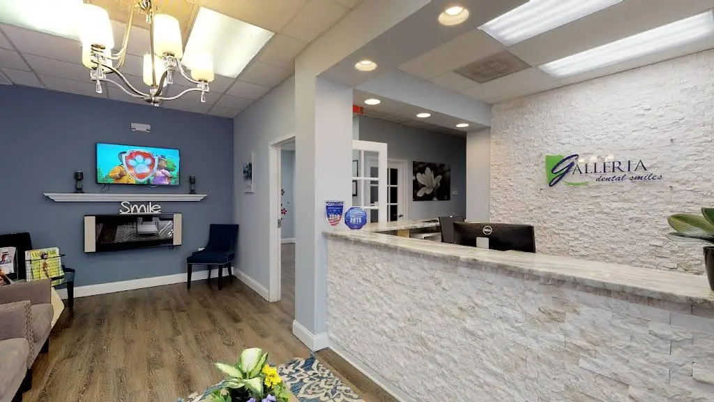Galleria Dental Smiles of Herndon - Professional dental clinic exterior with modern facilities