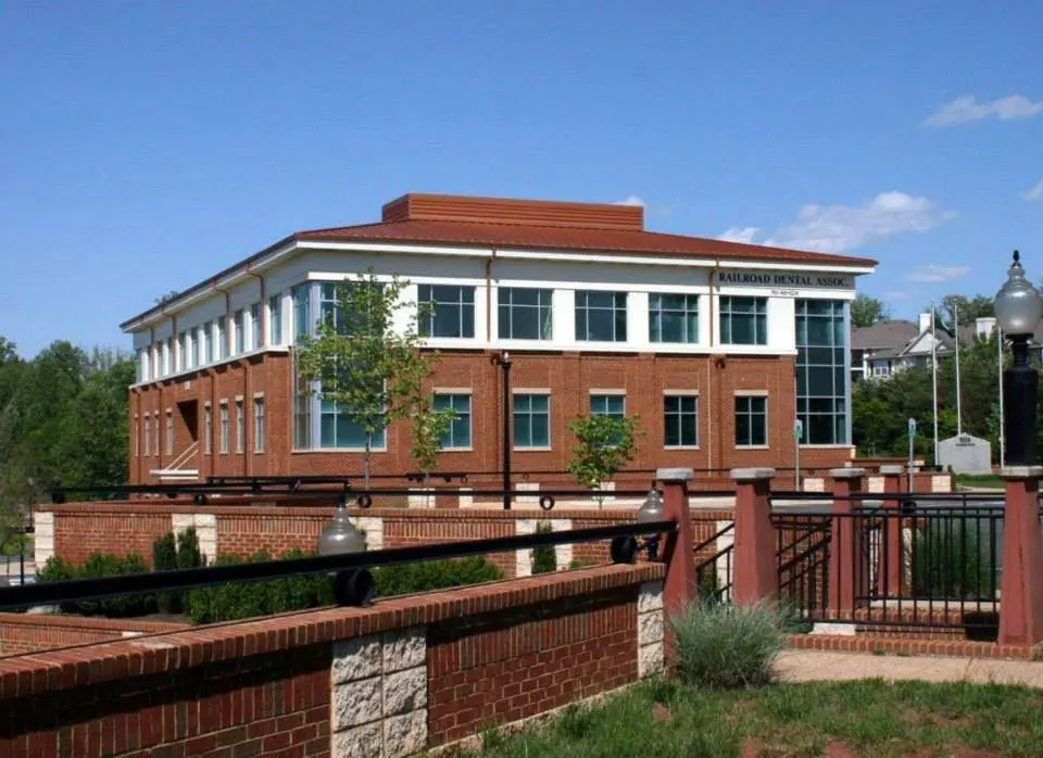 Railroad Dental Associates - Professional dental clinic exterior with modern facilities