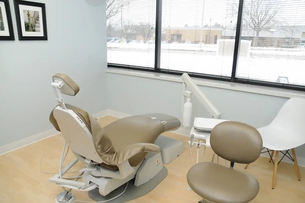 Milwaukee Wisconsin Dentist - Professional dental clinic exterior with modern facilities