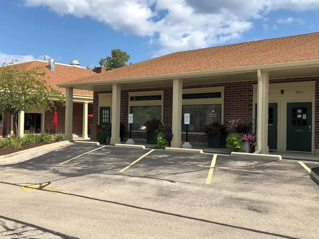 Lakeshore Family Dentistry - Fox Point - Professional dental clinic exterior with modern facilities
