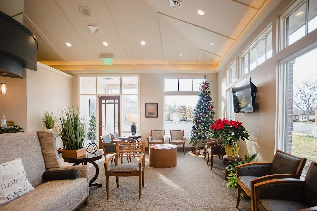 Edgewood Dental - Professional dental clinic exterior with modern facilities