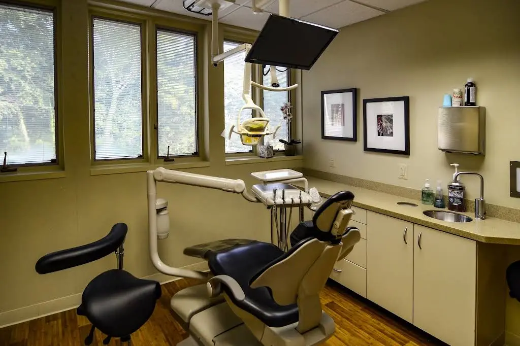 Kathryn Ehmann DDS & Associates - Professional dental clinic exterior with modern facilities