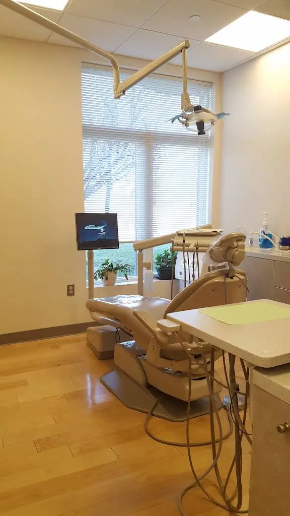 Rick Jackomis DDS - Professional dental clinic exterior with modern facilities