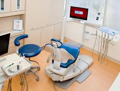 Riding Plaza Dental Care - Dr. Linh Nguyen, DDS - Professional dental clinic exterior with modern facilities