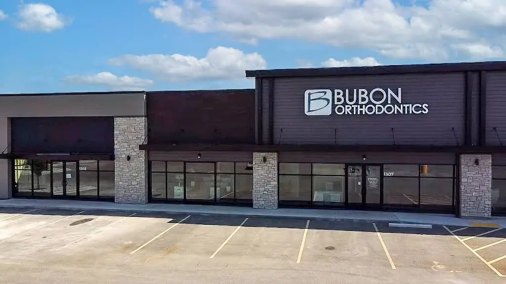 Bubon Orthodontics - Professional dental clinic exterior with modern facilities