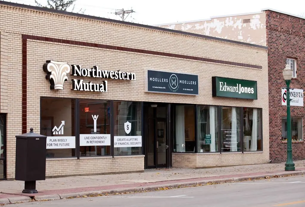 Moellers & Moellers Family Dentistry - Professional dental clinic exterior with modern facilities