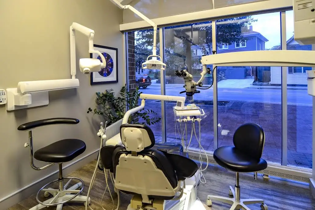Annapolis Endodontics - Professional dental clinic exterior with modern facilities