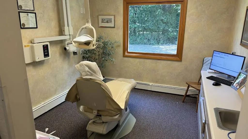 Teeth & Co. - East Cedarburg - Professional dental clinic exterior with modern facilities