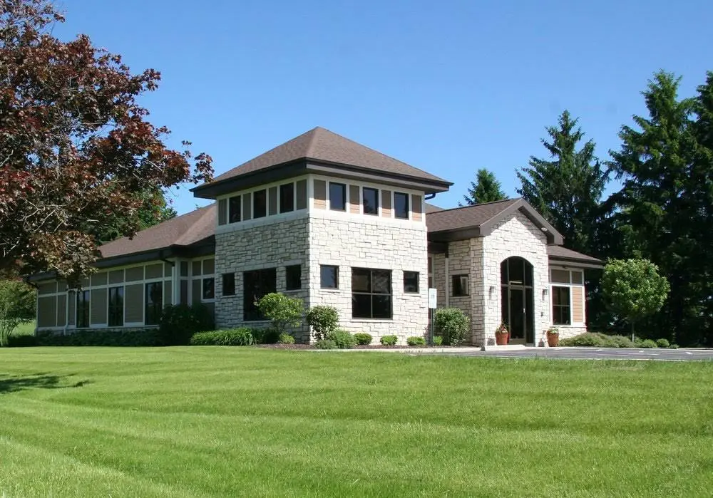 Kurt R. Kwiatkowski, DDS, SC - Professional dental clinic exterior with modern facilities