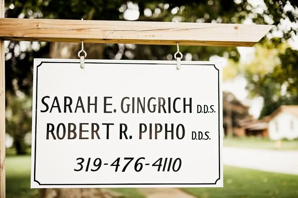 Pipho & Gingrich, PLLC - Professional dental clinic exterior with modern facilities