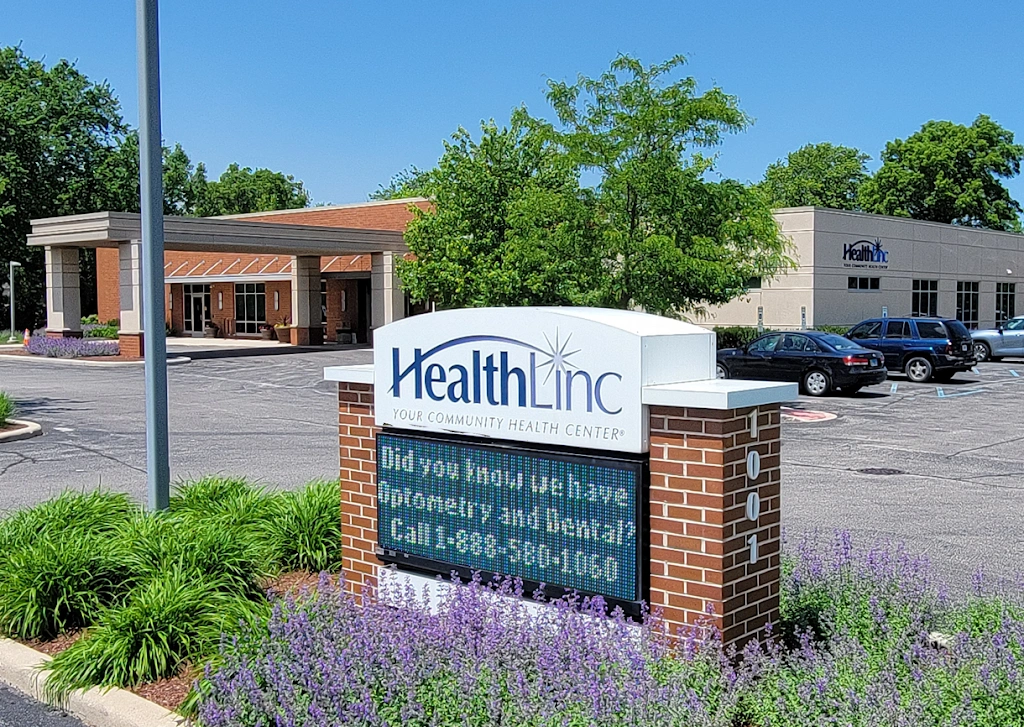 HealthLinc Valparaiso - Professional dental clinic exterior with modern facilities