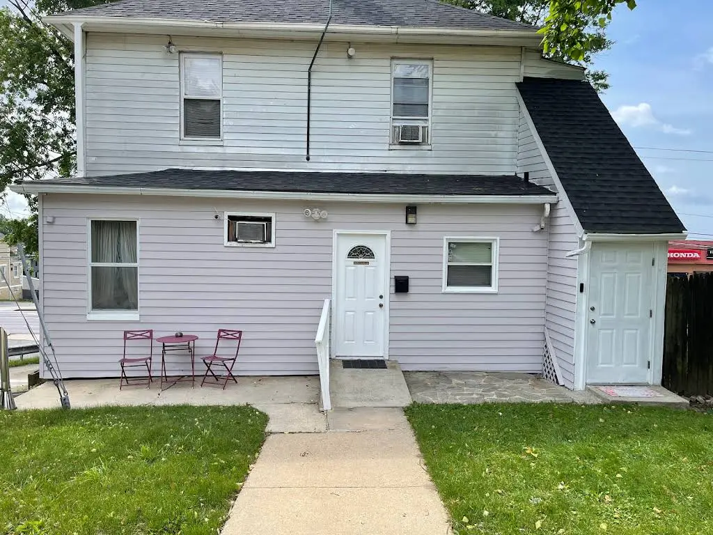 Walter D Solomon DDS - Professional dental clinic exterior with modern facilities