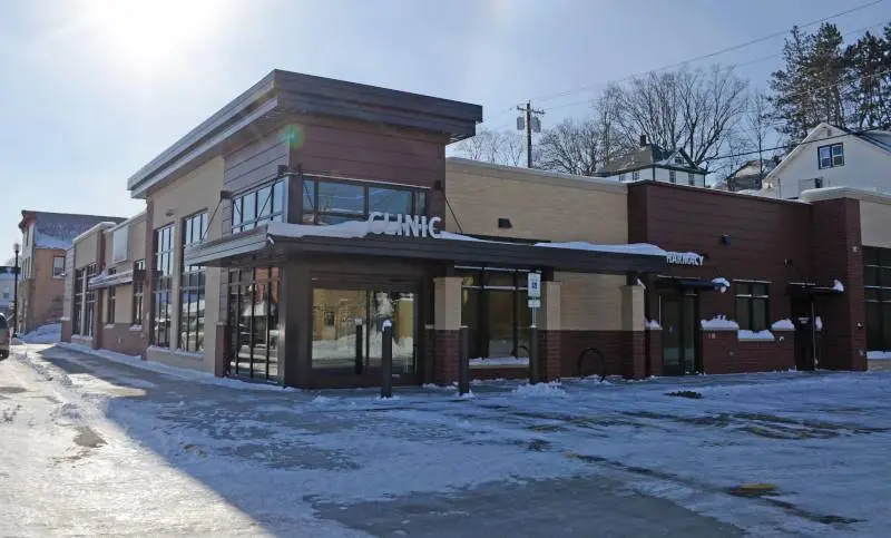 Gundersen St. Joseph's Elroy Clinic - Professional dental clinic exterior with modern facilities