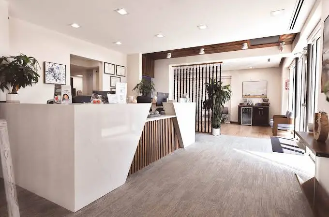 Oak Endodontics & Implant Dentistry - Professional dental clinic exterior with modern facilities