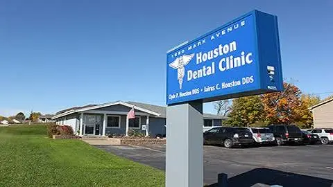Houston Dental Clinic - Professional dental clinic exterior with modern facilities