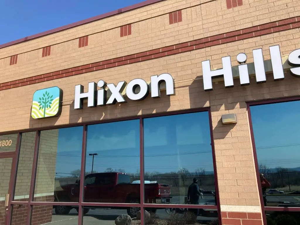 Hixon Hills Dental - Professional dental clinic exterior with modern facilities