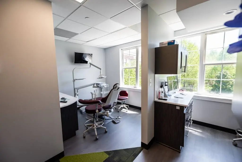 Oak Tree Dental - Professional dental clinic exterior with modern facilities
