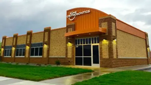 King Orthodontics - Professional dental clinic exterior with modern facilities