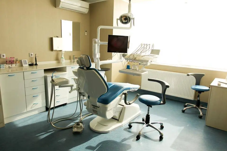 Houston Dental Clinic - Professional dental clinic exterior with modern facilities