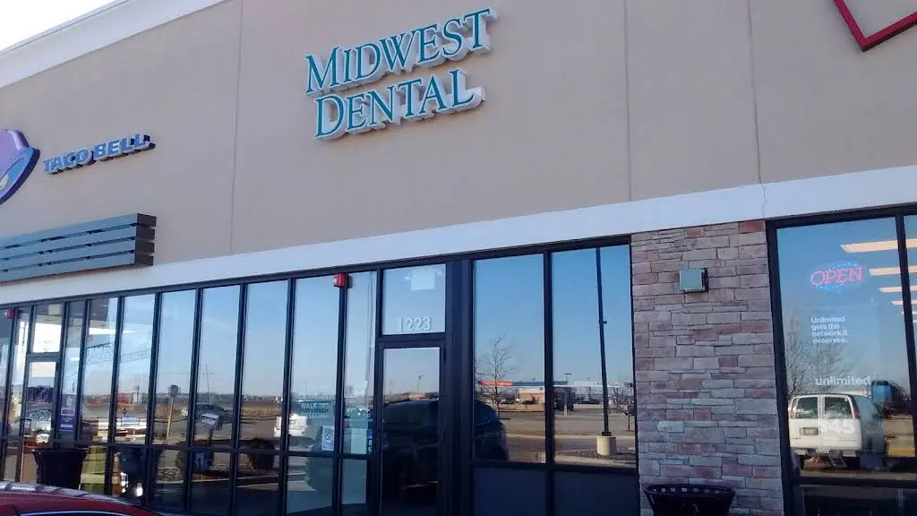 Midwest Dental - Rochelle - Professional dental clinic exterior with modern facilities