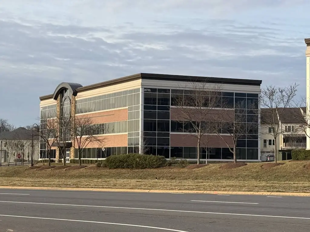 Ashburn Endodontics: Lee Joseph DDS - Professional dental clinic exterior with modern facilities