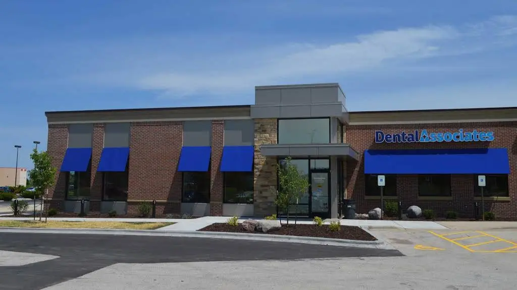 Dental Associates - Howard - Professional dental clinic exterior with modern facilities