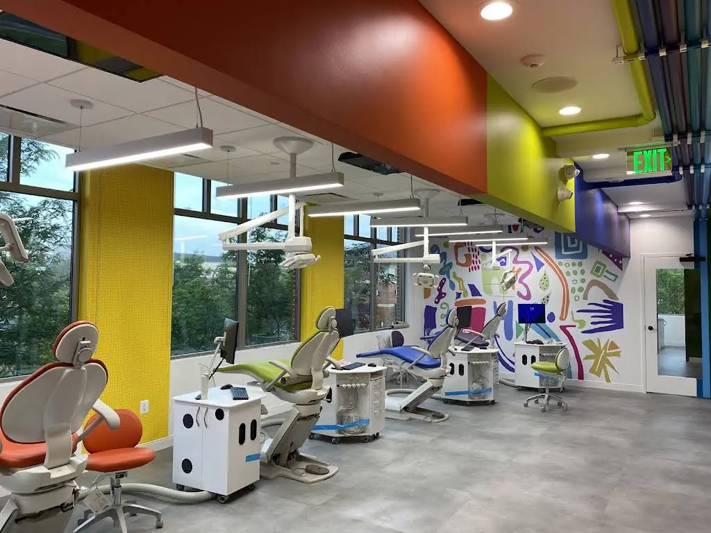 SmileCity Pediatric Dentistry - Professional dental clinic exterior with modern facilities