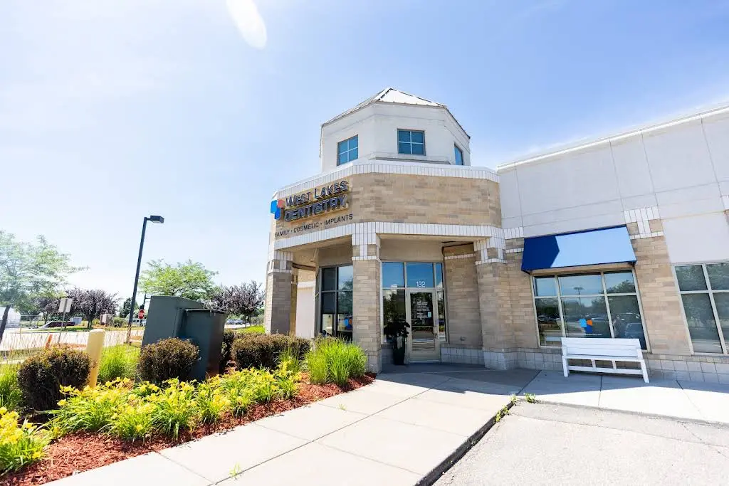 West Lakes Dentistry - Chaska