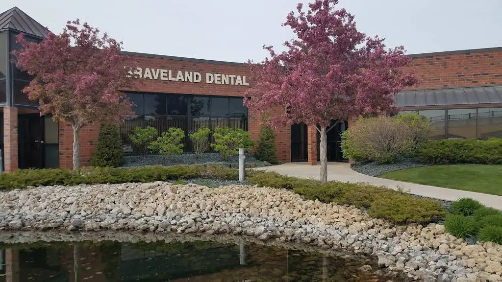 Braveland Family Dental - Professional dental clinic exterior with modern facilities
