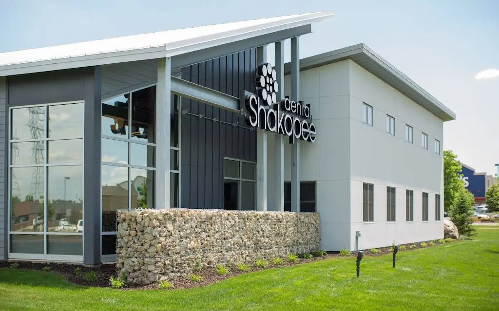 Shakopee Dental - Professional dental clinic exterior with modern facilities