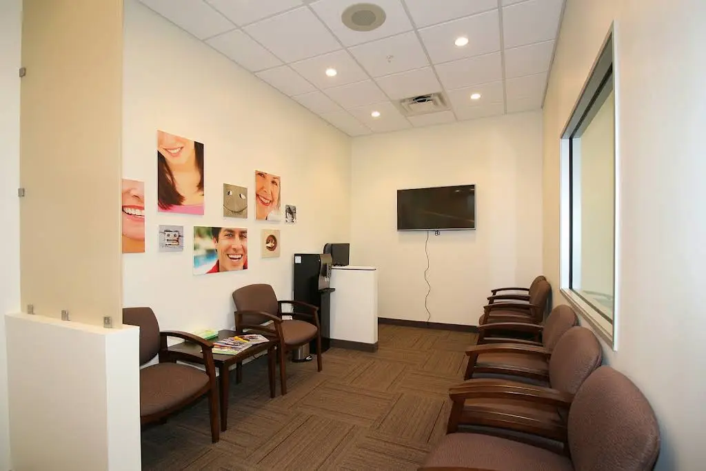 Bloomington Smiles Dentistry - Professional dental clinic exterior with modern facilities