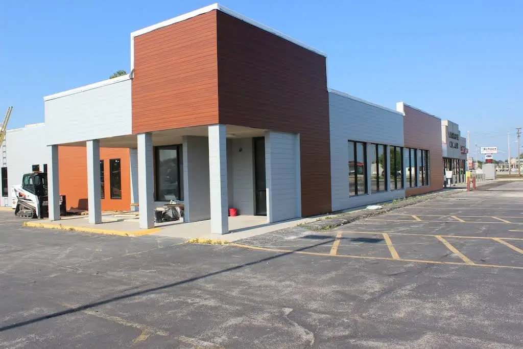 Lakeshore Community Health Care - Professional dental clinic exterior with modern facilities