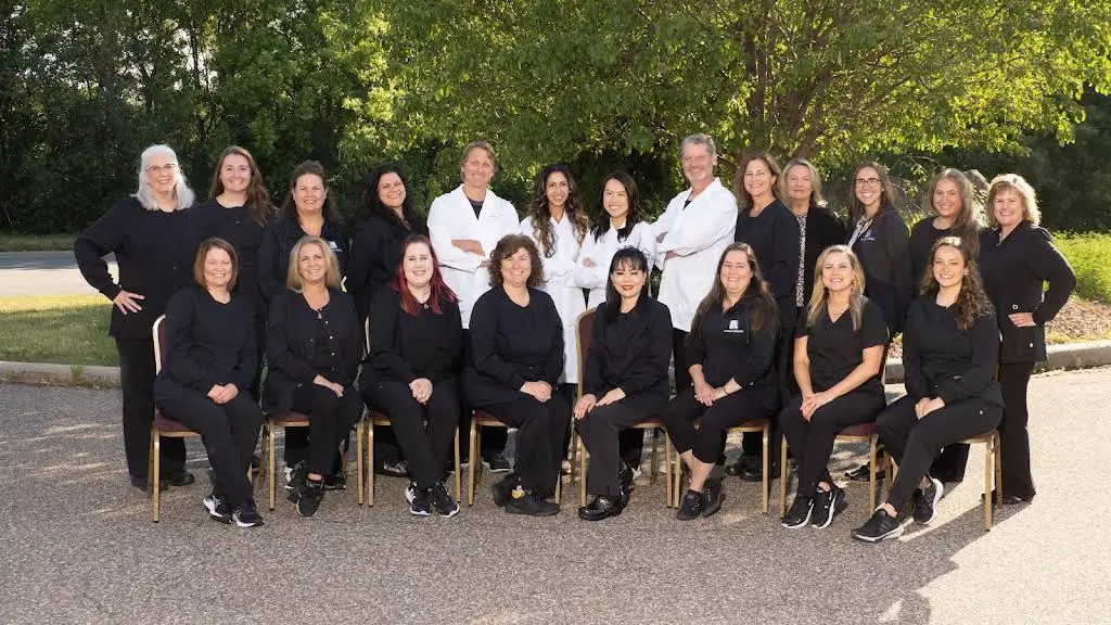 Mosaic Dental - Eagan Valley - Professional dental clinic exterior with modern facilities