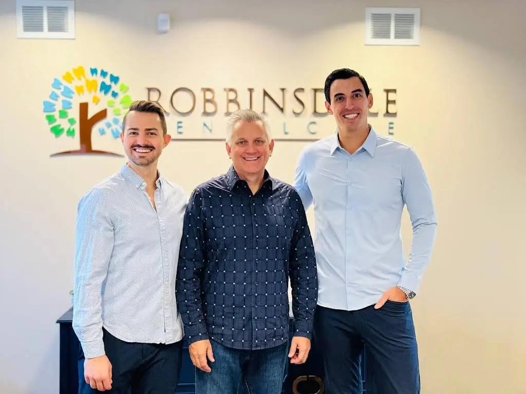 Robbinsdale DentalCare - Professional dental clinic exterior with modern facilities