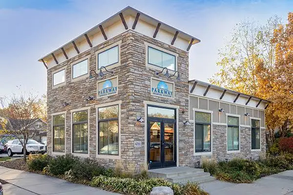 Parkway Dental Center - Minneapolis - Professional dental clinic exterior with modern facilities