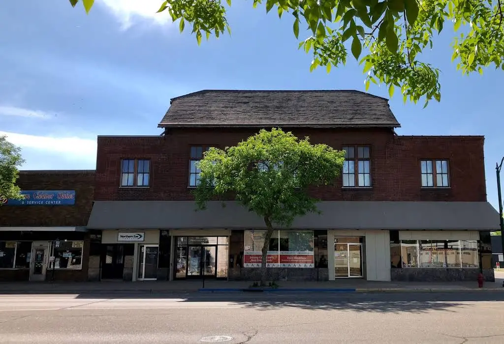 Falls Court Dentists - Professional dental clinic exterior with modern facilities
